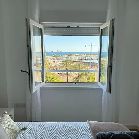 Cozy With Port View Apartamento Torrevieja